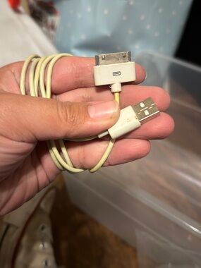 Generic 30-Pin to USB Charging & Sync Cable - Cream